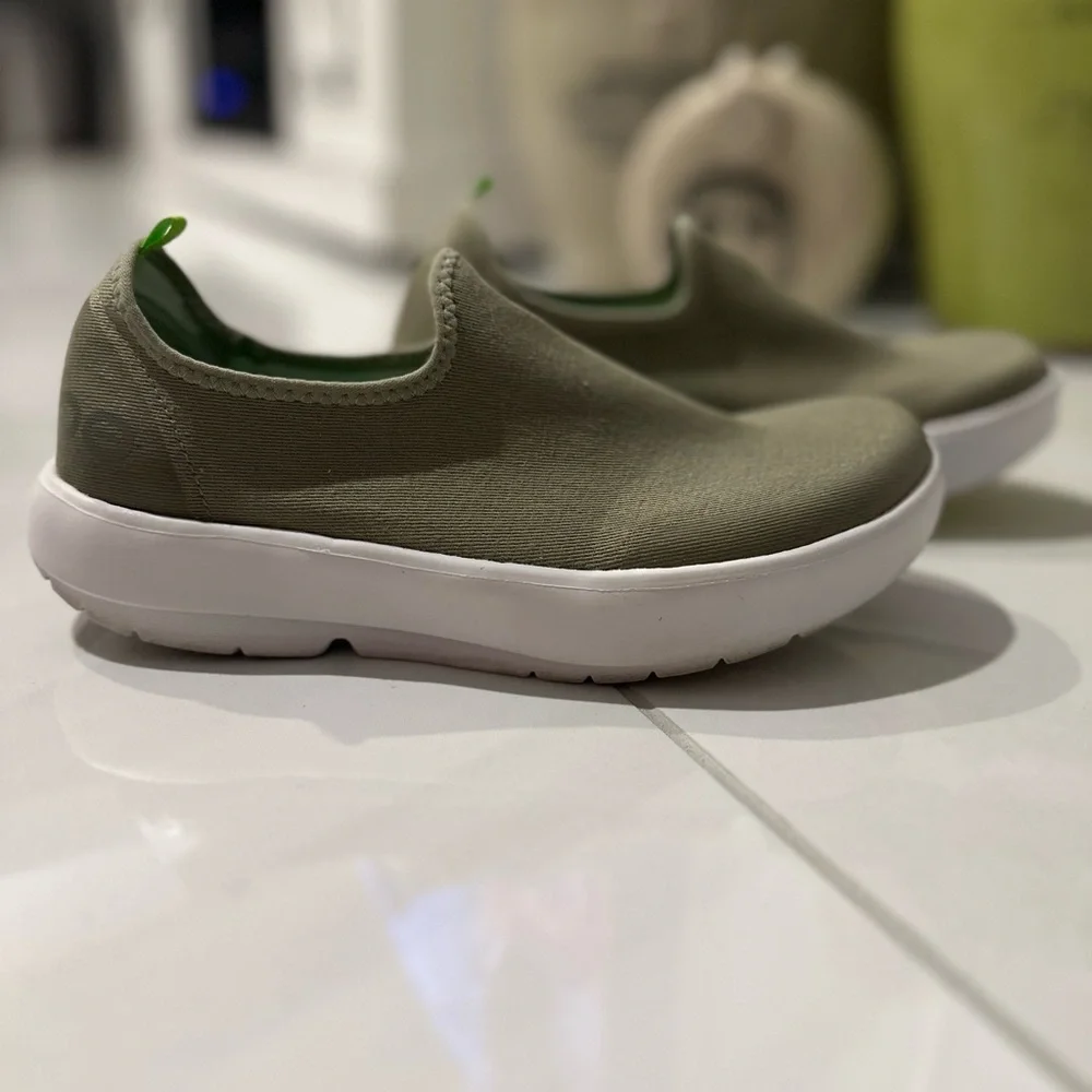 Comfort to the max!  OOFOS OOmg Eezee Low Shoe – Size 7 – Worn Twice! - Picture 3 of 10